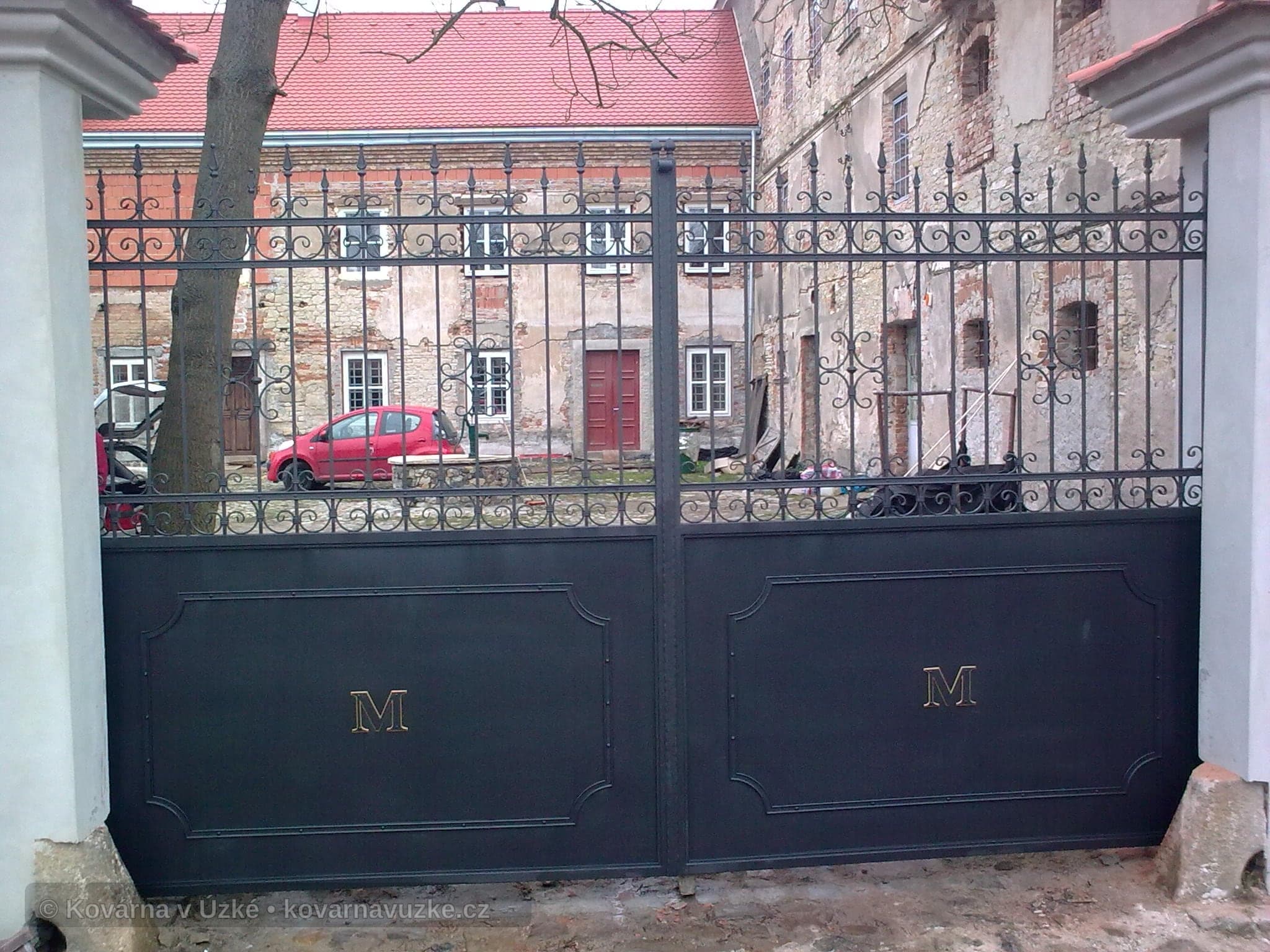 Kovaná brána